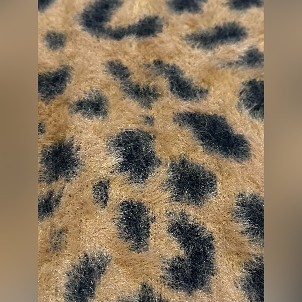 AndTheWhy Women’s Cheetah Print Sweater Size S/M EUC - Picture 2 of 5